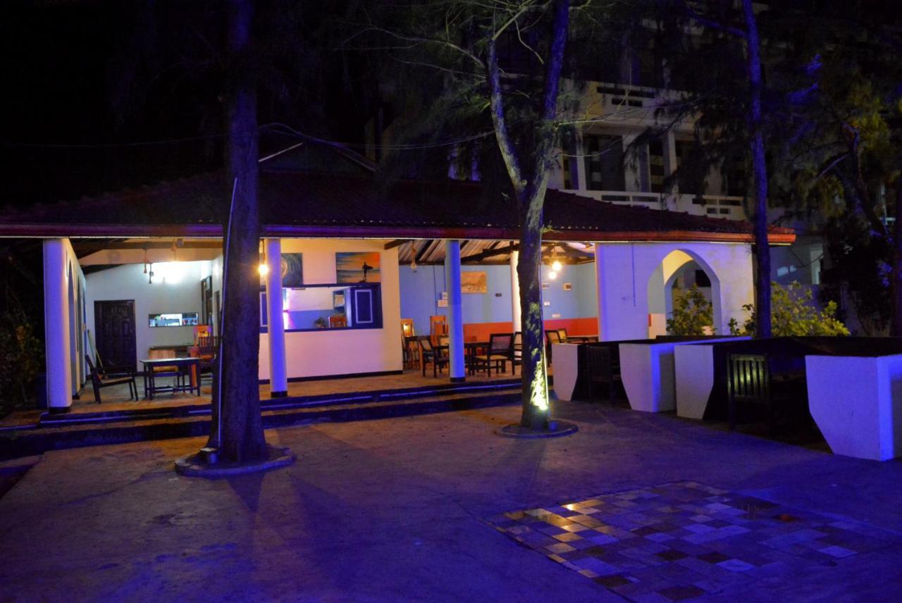 Tsunami Beach Hotel Аругам Экстерьер фото
