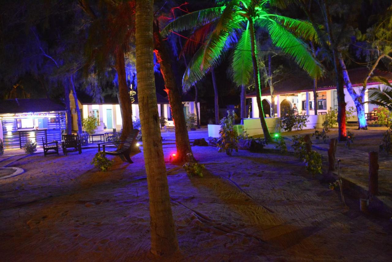 Tsunami Beach Hotel Аругам Экстерьер фото