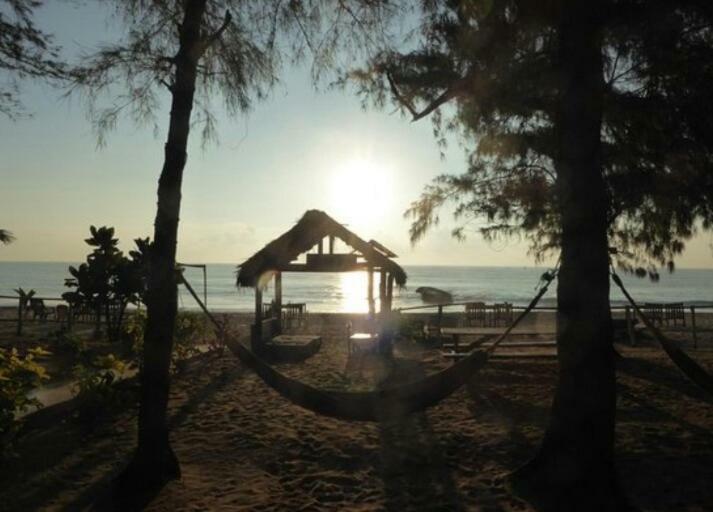 Tsunami Beach Hotel Аругам Экстерьер фото